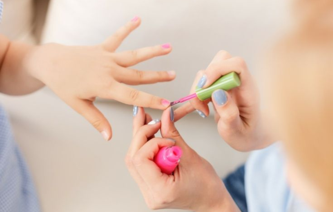 Kiddie Manicure with Polish (Regular)